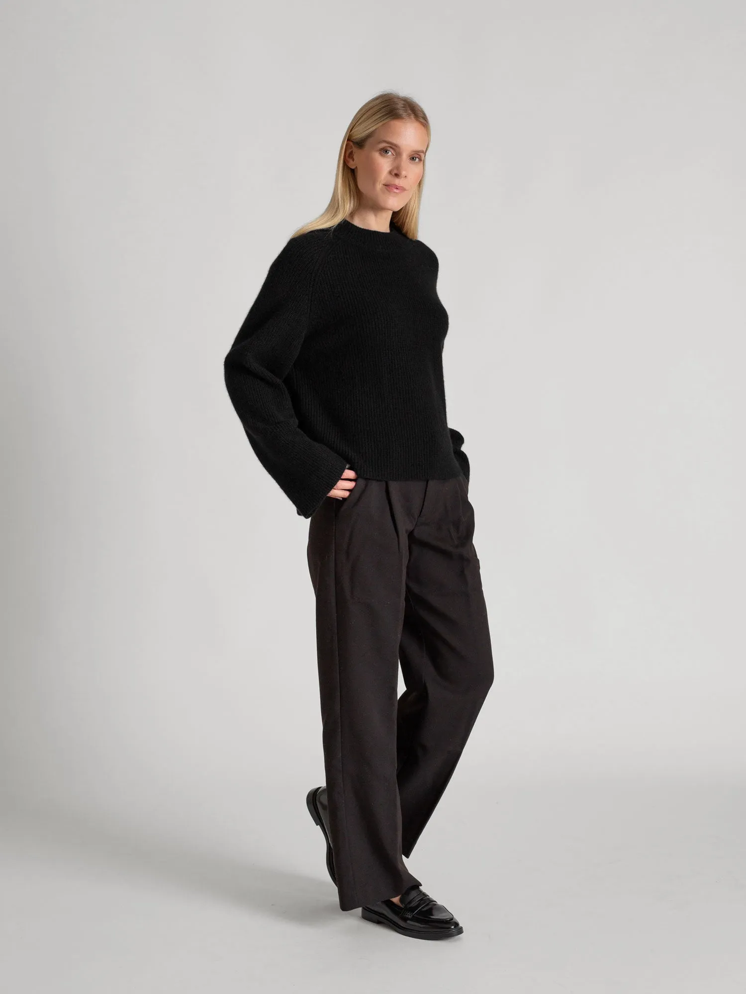 Cashmere sweater "Idun" - black