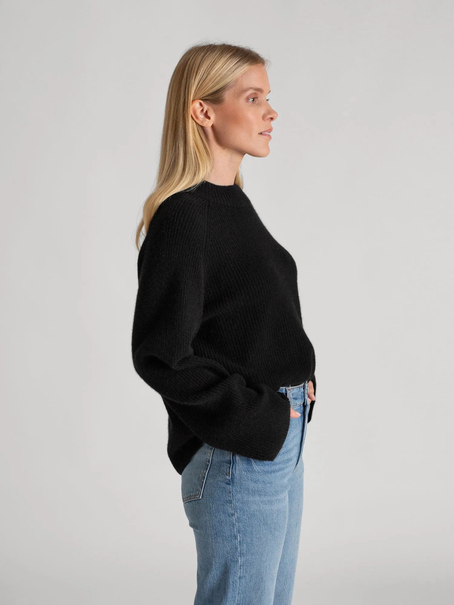 Cashmere sweater "Idun" - black