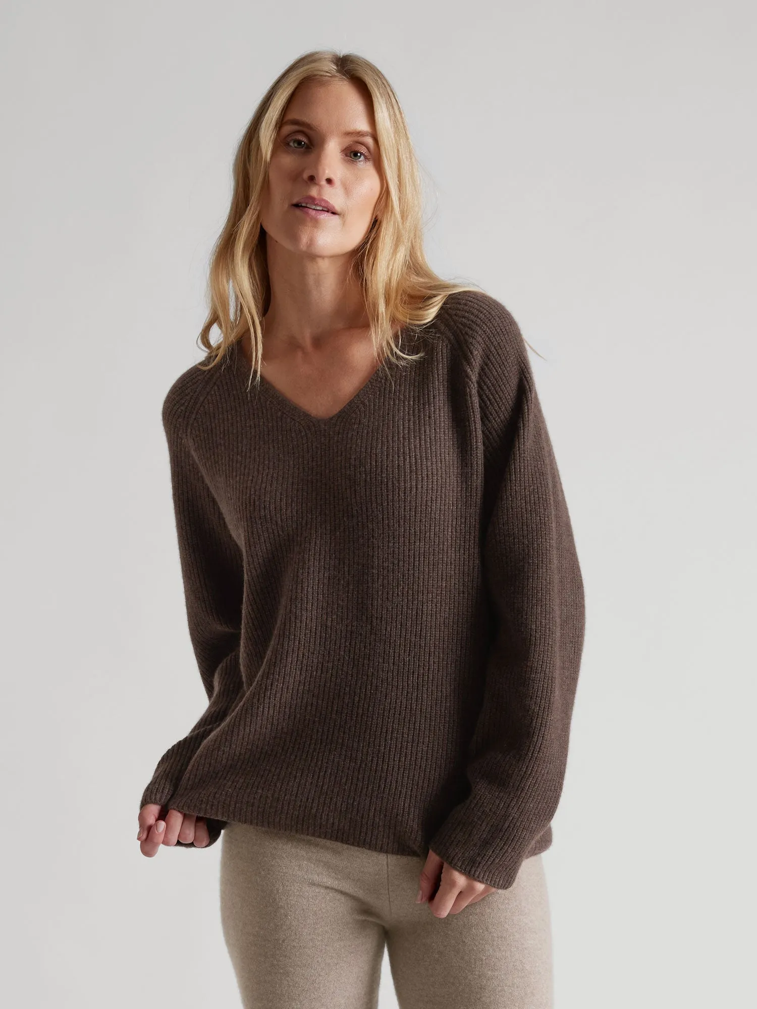 Cashmere sweater "Maya" - dark brown