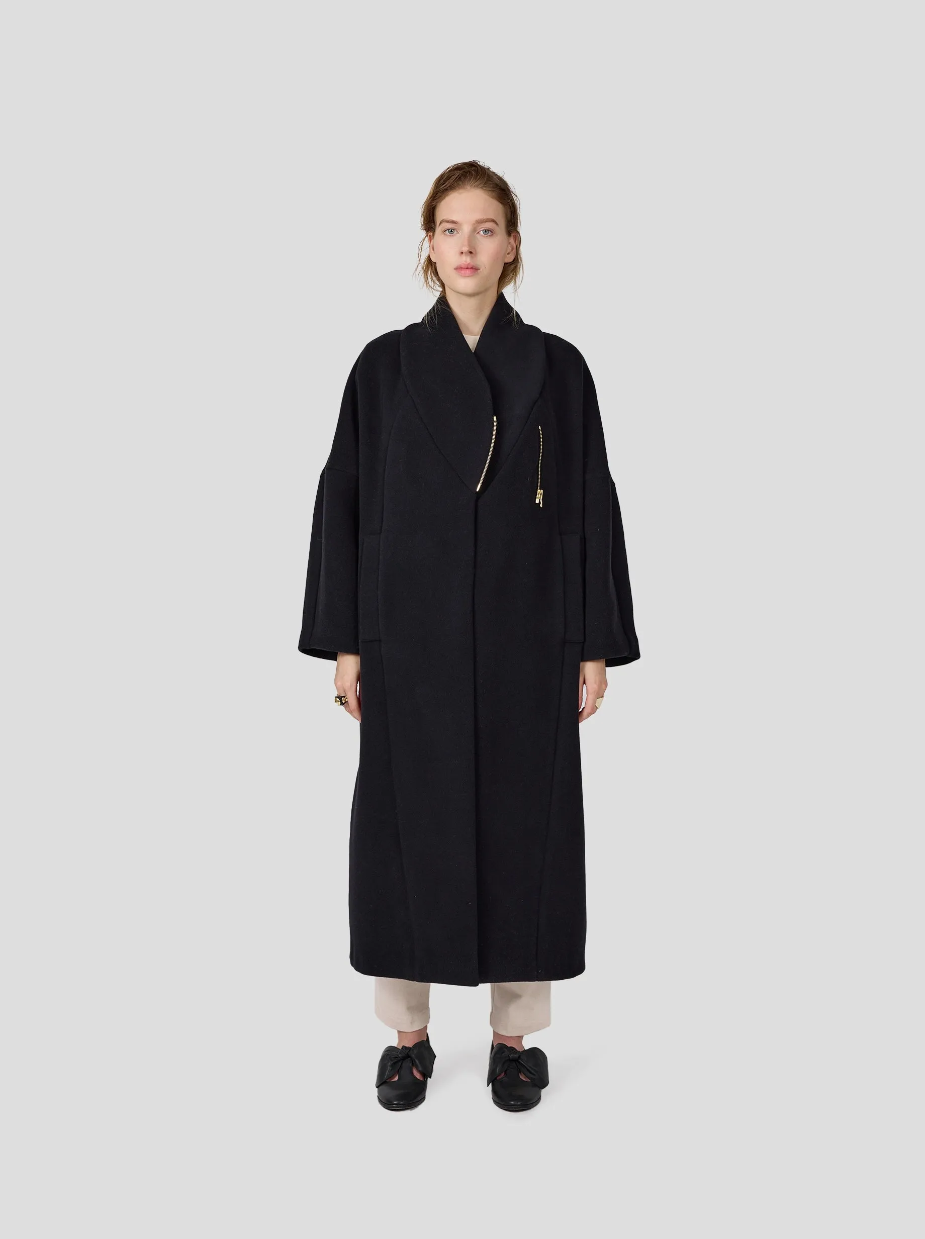 Eren coat in black woolen fabric and cashmere