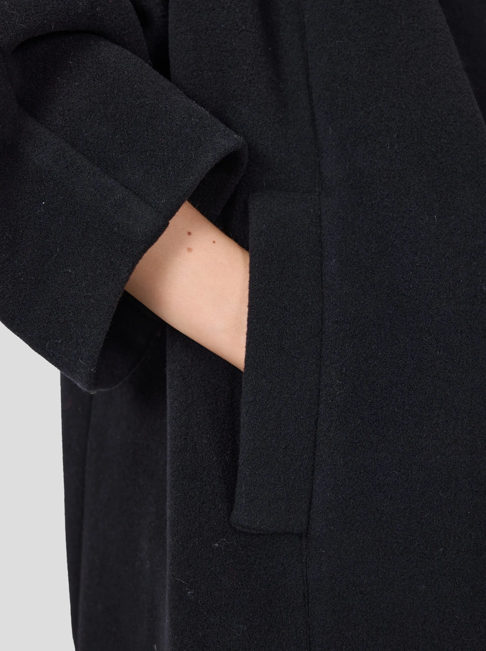 Eren coat in black woolen fabric and cashmere