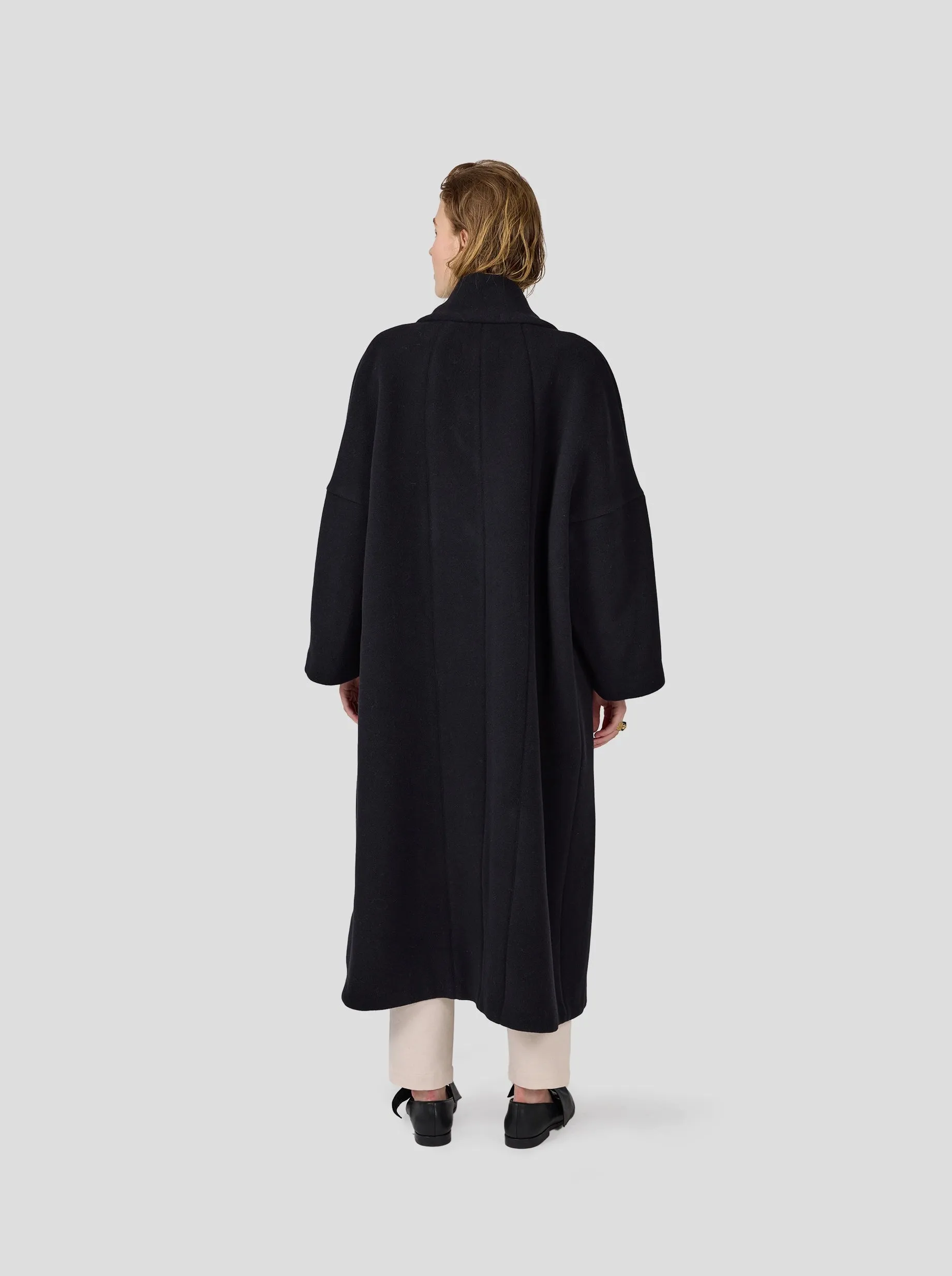 Eren coat in black woolen fabric and cashmere